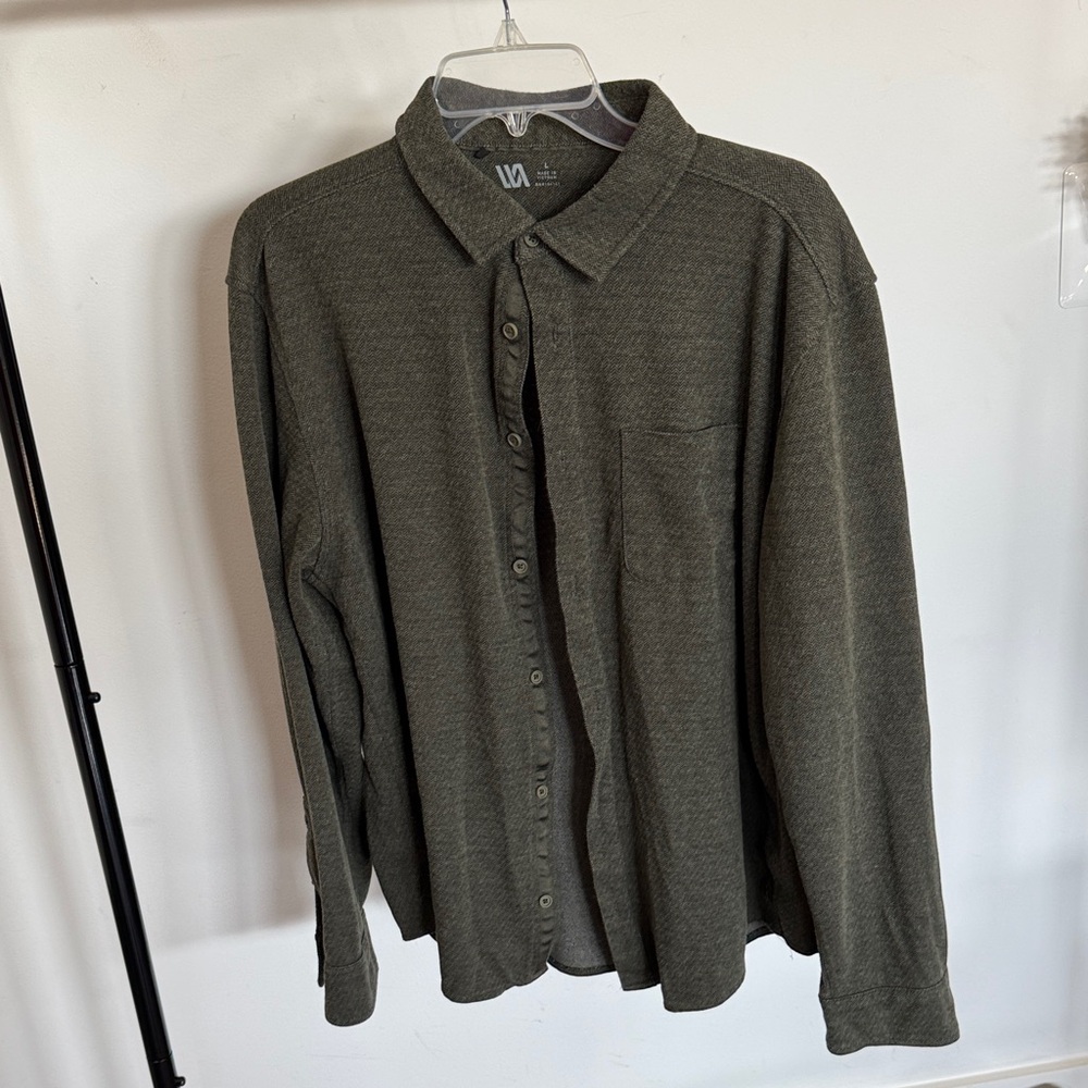 Men's Green Button-Up Shirt